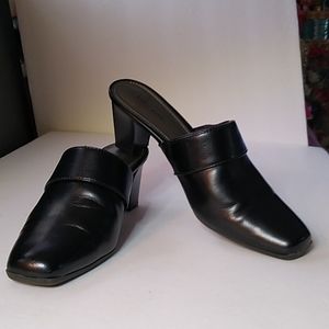 Kate Ann  Mules .Women's Slip on heel . Black , size 7.5 . Pre-owned